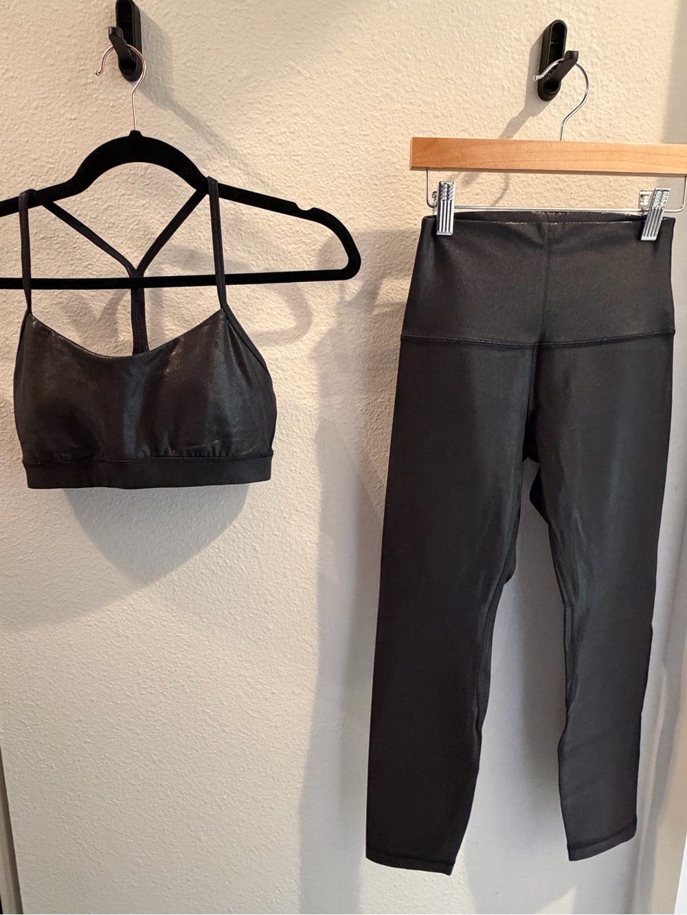 Black Lululemon NWOT Foil SET - bra sz 6/leggings sz 4